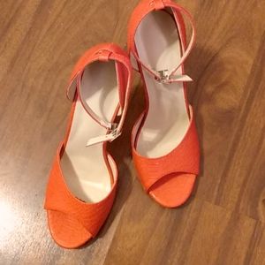 Snake-Skin Textured (size10 US Heels (4 in.) Pink